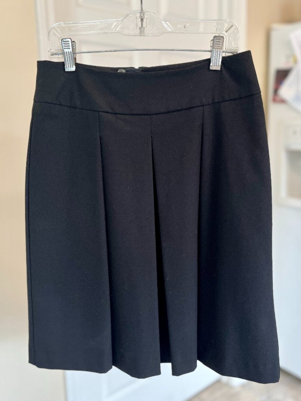 Women's H&M Black Front Pleated Skirt White Band Waist, Size: 0